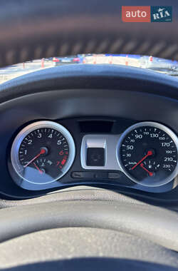 Хэтчбек Renault Clio 2010 в 