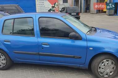 Хэтчбек Renault Clio 2006 в 