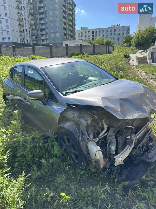 Хэтчбек Renault Clio 2013 в 