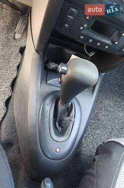 Хэтчбек Renault Clio 2002 в 