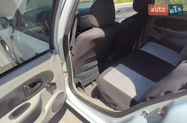 Хэтчбек Renault Clio 2002 в 