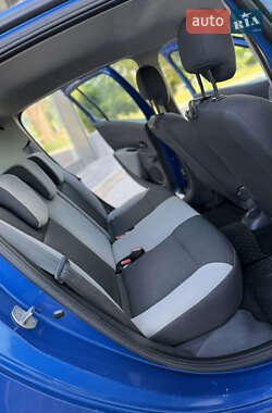 Хэтчбек Renault Clio 2009 в 