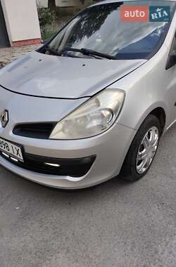 Хэтчбек Renault Clio 2005 в 