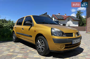 Хэтчбек Renault Clio 2002 в 