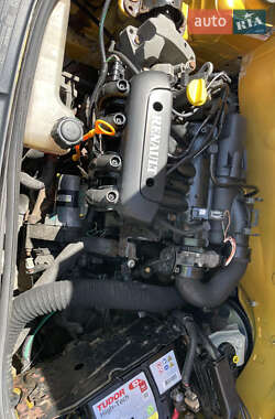 Хэтчбек Renault Clio 2002 в 