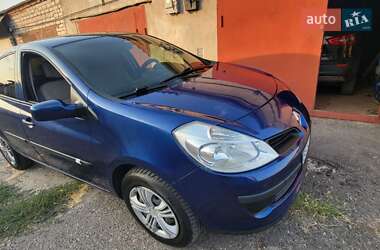 Хэтчбек Renault Clio 2006 в 