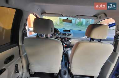 Хэтчбек Renault Clio 2006 в 