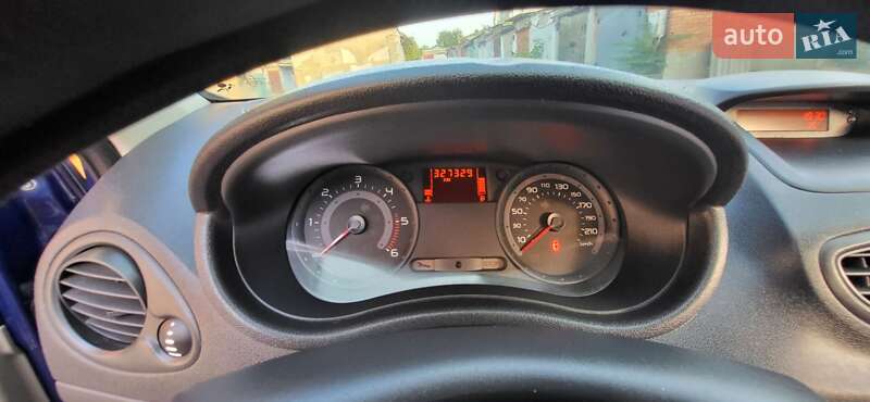 Хэтчбек Renault Clio 2006 в Николаеве фото 21 Хэтчбек Renault Clio 2006 в Николаеве