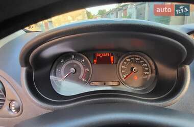 Хэтчбек Renault Clio 2006 в 