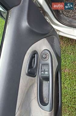 Хэтчбек Renault Clio 2003 в 