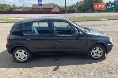 Хэтчбек Renault Clio 2000 в 