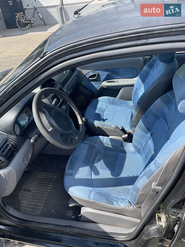 Хэтчбек Renault Clio 2000 в Турийске