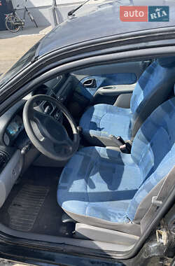 Хэтчбек Renault Clio 2000 в 