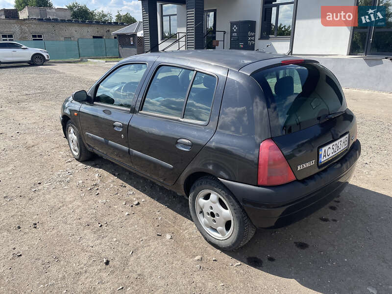 Хэтчбек Renault Clio 2000 в Турийске