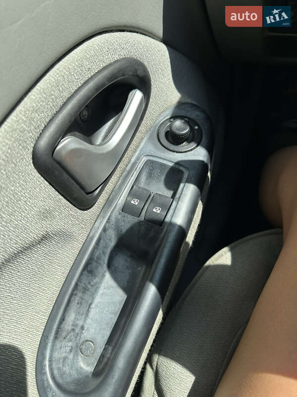 Хэтчбек Renault Clio 2002 в Киеве