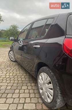 Хэтчбек Renault Clio 2011 в 