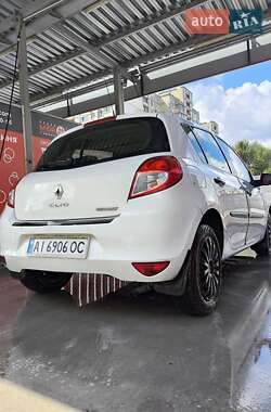 Хэтчбек Renault Clio 2011 в 