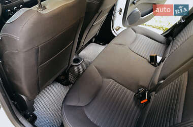 Хетчбек Renault Clio 2013 в 