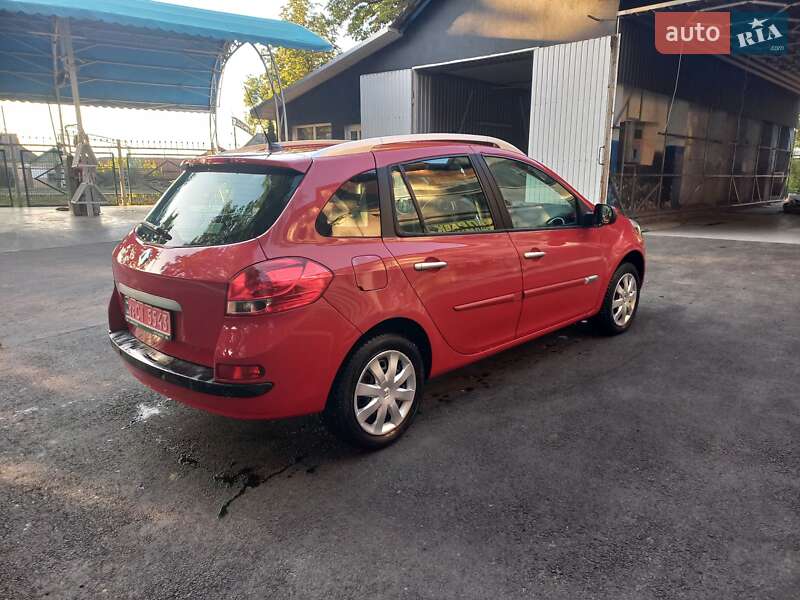Универсал Renault Clio 2011 в 