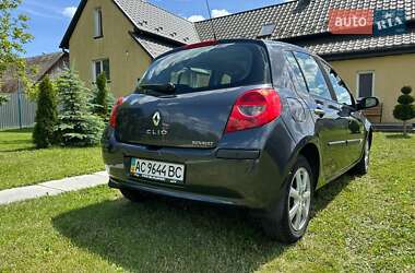 Хэтчбек Renault Clio 2006 в 