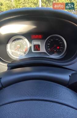 Хэтчбек Renault Clio 2007 в 