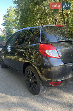 Хэтчбек Renault Clio 2011 в 