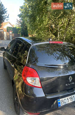 Хэтчбек Renault Clio 2011 в 