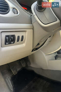 Хэтчбек Renault Clio 2011 в 