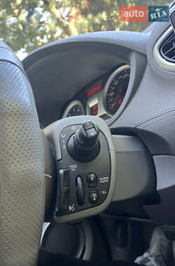 Хэтчбек Renault Clio 2011 в 