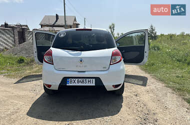 Хэтчбек Renault Clio 2012 в 
