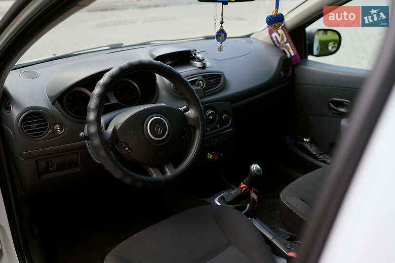 Хэтчбек Renault Clio 2013 в Луцке