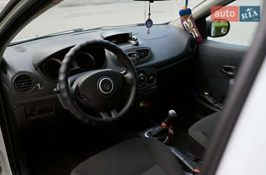 Хэтчбек Renault Clio 2013 в 