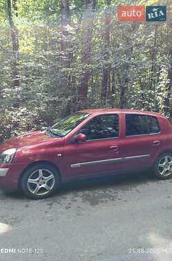 Хэтчбек Renault Clio 2004 в 