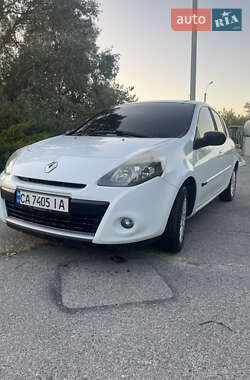 Хэтчбек Renault Clio 2010 в 