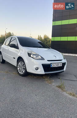 Хэтчбек Renault Clio 2010 в 