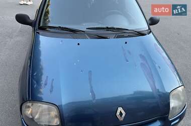 Хетчбек Renault Clio 2001 в 