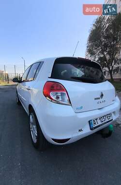 Хэтчбек Renault Clio 2012 в 