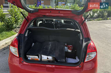 Хэтчбек Renault Clio 2009 в 