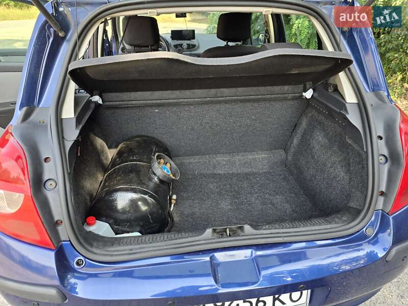 Хэтчбек Renault Clio 2006 в Виннице