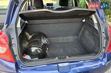Хэтчбек Renault Clio 2006 в 