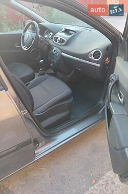 Хэтчбек Renault Clio 2009 в 