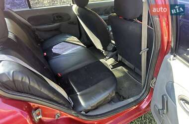 Хэтчбек Renault Clio 2001 в 