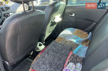 Седан Renault Clio 2012 в 