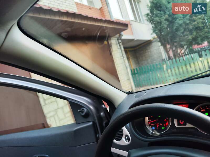 Хэтчбек Renault Clio 2011 в Львове