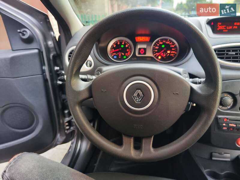 Хэтчбек Renault Clio 2011 в Львове