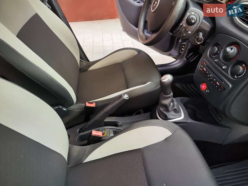 Хэтчбек Renault Clio 2011 в Львове
