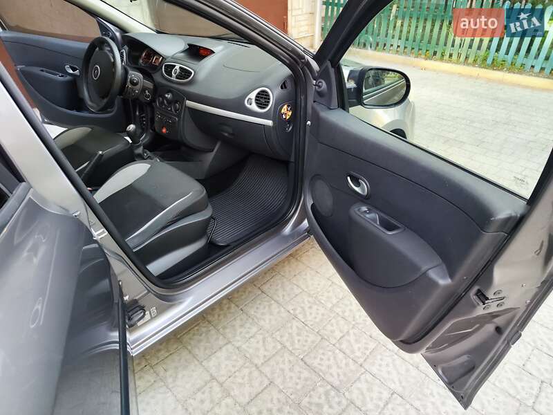 Хэтчбек Renault Clio 2011 в Львове
