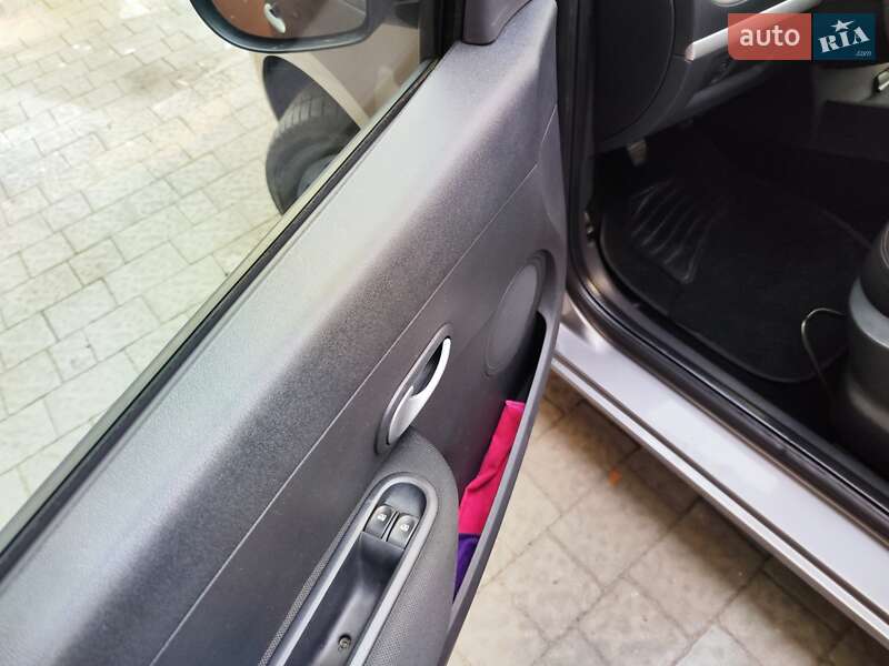 Хэтчбек Renault Clio 2011 в Львове