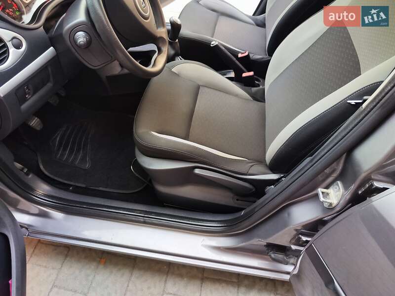 Хэтчбек Renault Clio 2011 в Львове