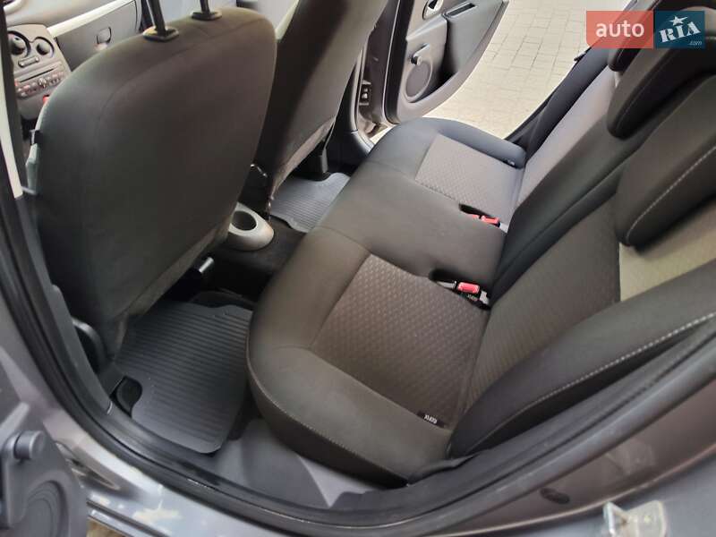 Хэтчбек Renault Clio 2011 в Львове
